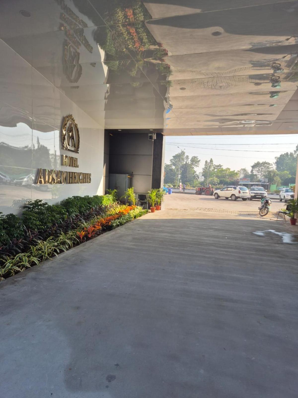 Hotel Adsan Heights Gajraula Exterior foto